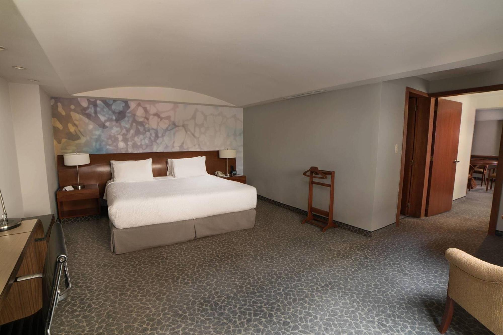 Courtyard By Marriott Mexico City Revolucion Exterior photo