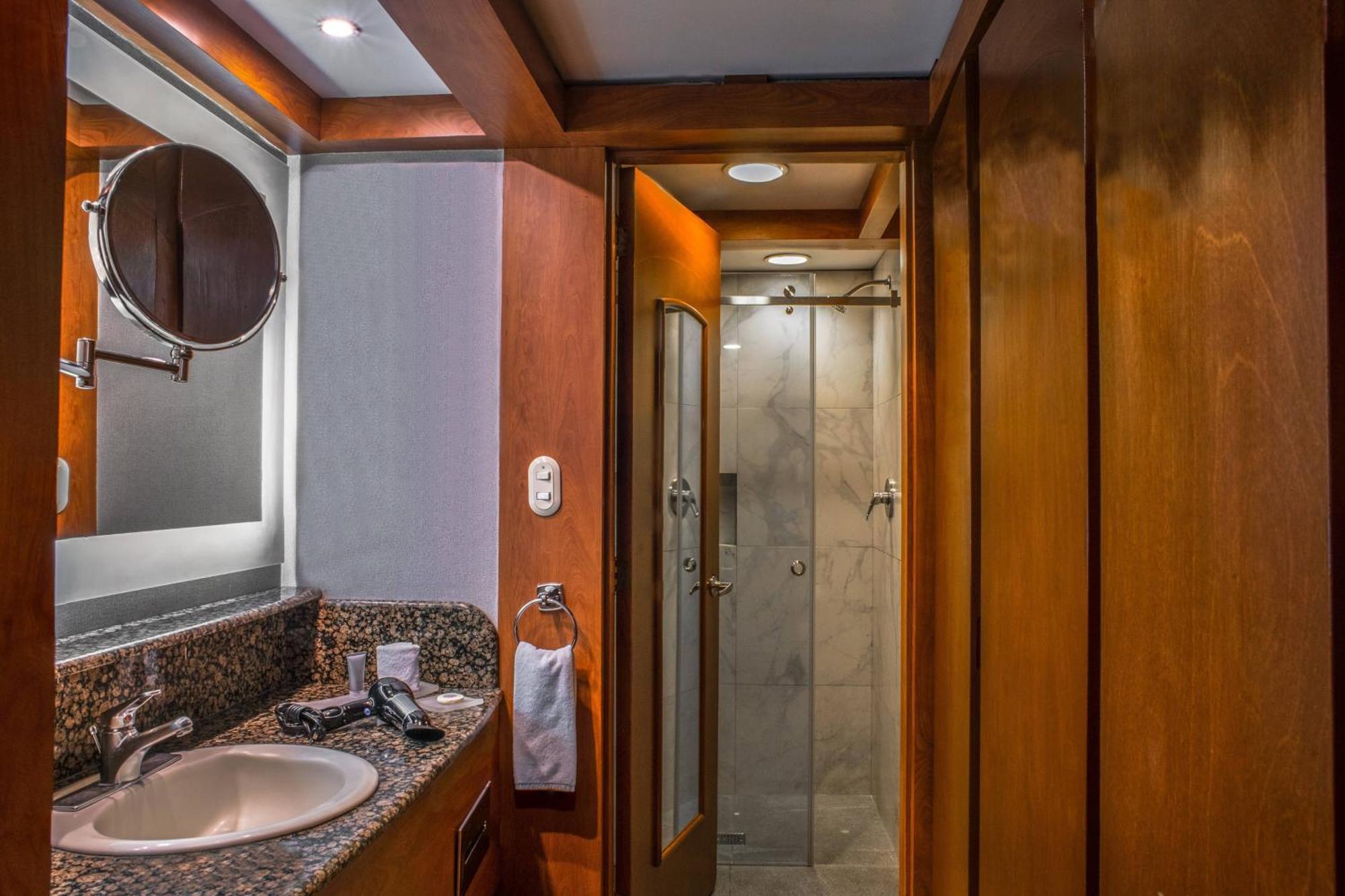 Courtyard By Marriott Mexico City Revolucion Exterior photo